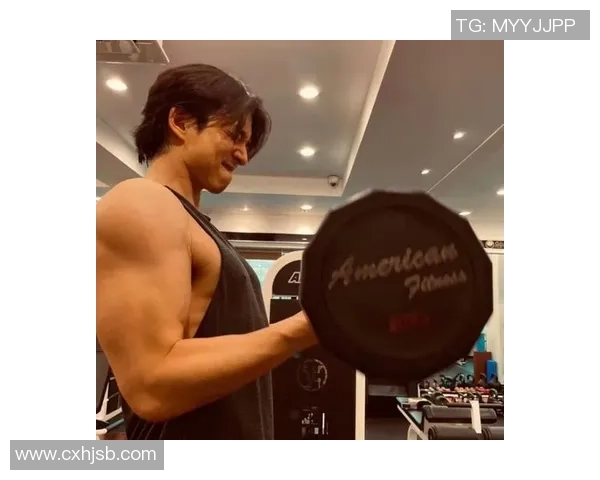 国际男足球星腹肌展现力量与魅力完美结合的体育健美时刻 国际男足球星腹肌展现力量与魅力完美结合的体育健美时刻