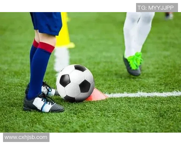 激情四射的球场英雄踢足球漫画头像展现运动魅力与青春风采