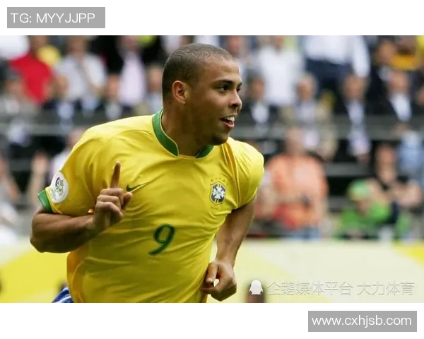 足球历史上球性最出色的球员是谁他在场上场下的表现如何